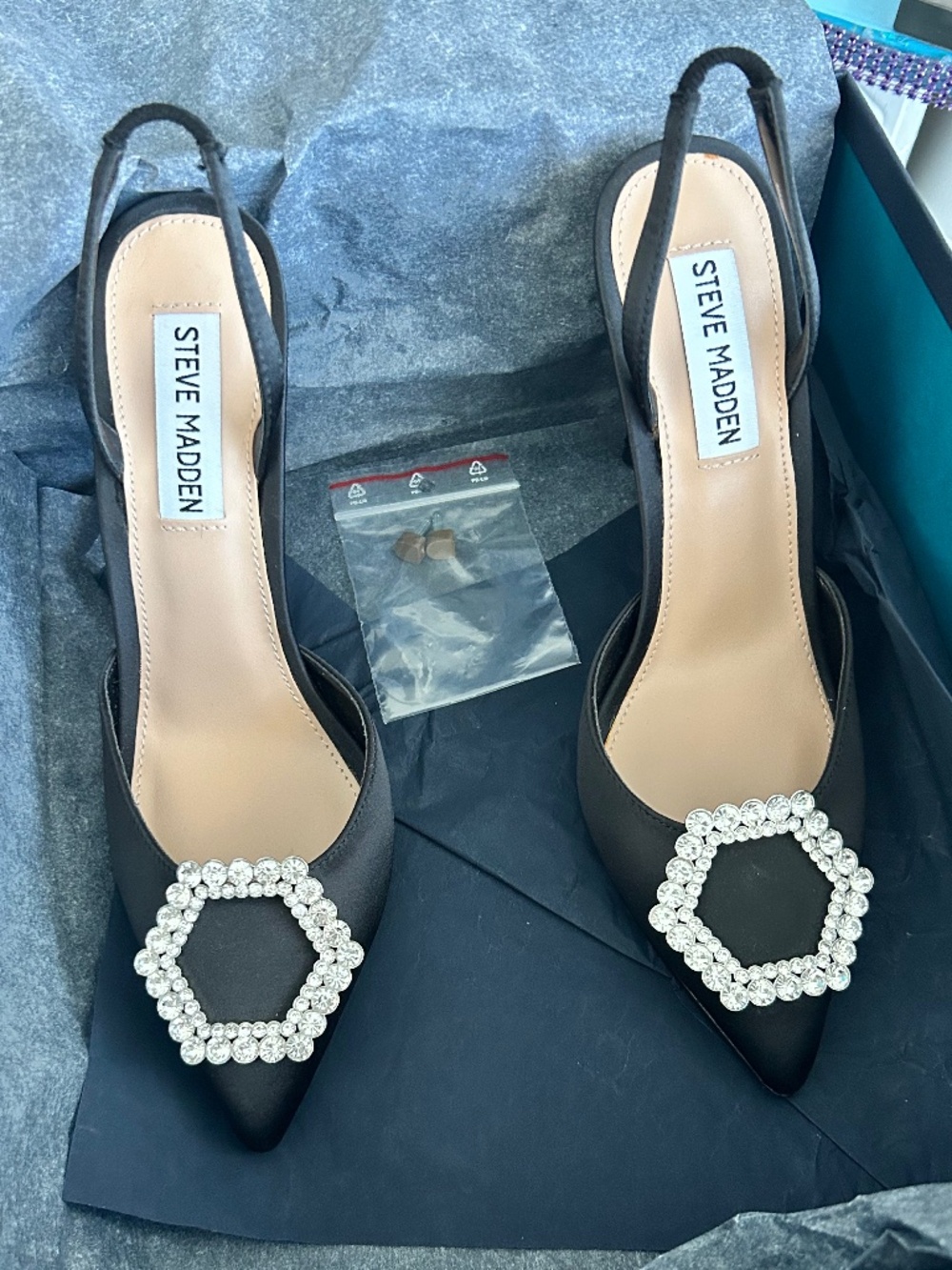 New Size 6 Steve Madden poiny toe Rhinestone dress shoe